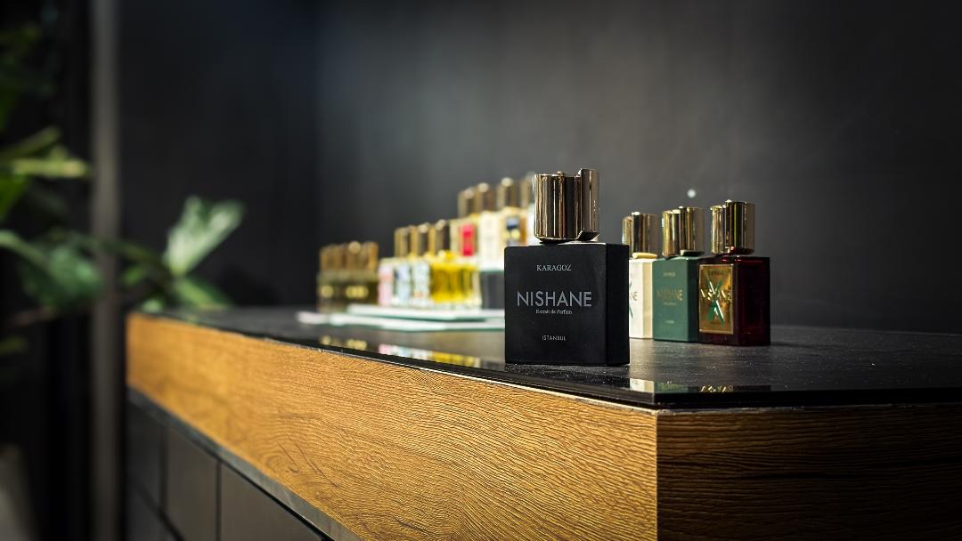 کاراگوز از نیشانه ; عطری ساختارشکن در دنیای تئاتر و هنر