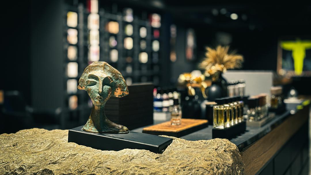عطرهایی با الهام از ایران: رایحه‌ای از تاریخ و فرهنگ غنی